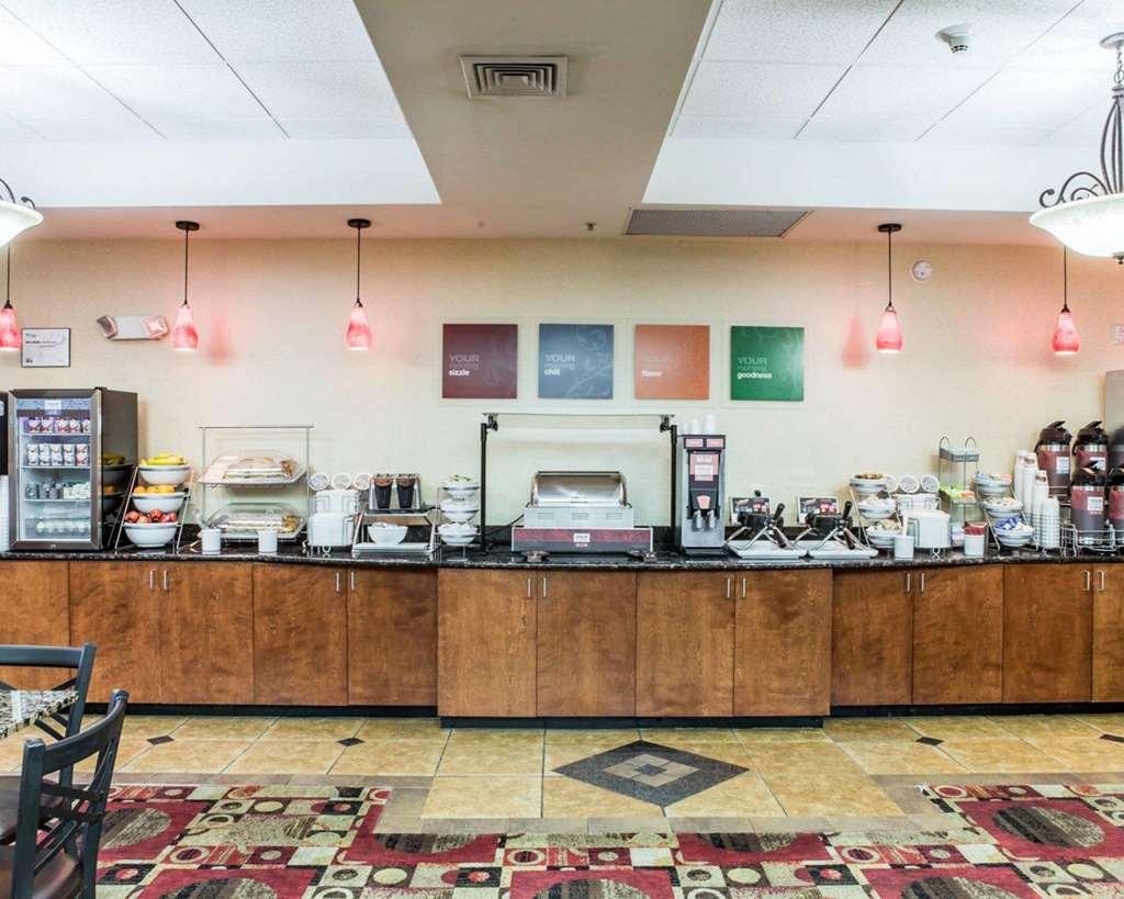 格林斯伯勒体育馆区万枫套房酒店 餐厅 照片